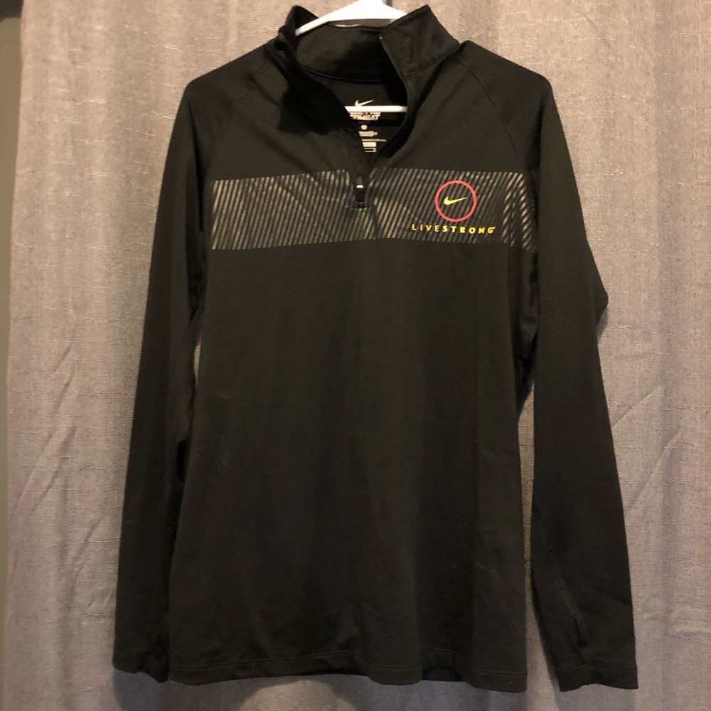 Nike Live strong pull over